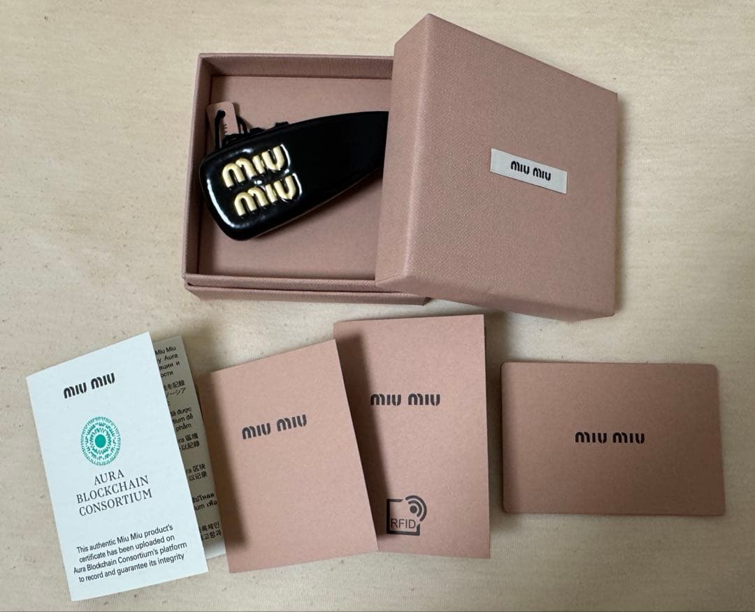 miumiu ミュウミュウ　ヘアピン　黒　バレッタ