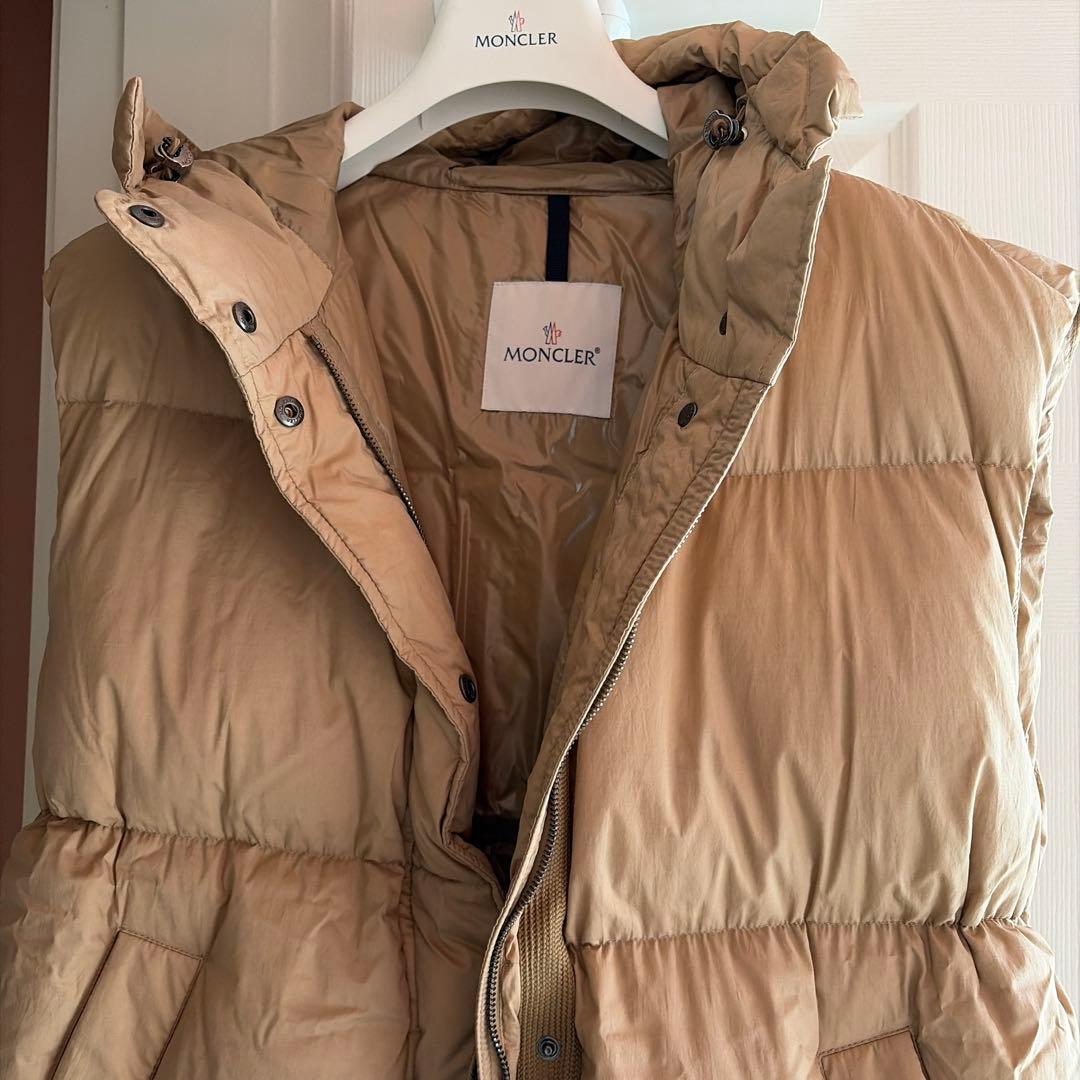 MONCLER ベージュ ダウンベスト