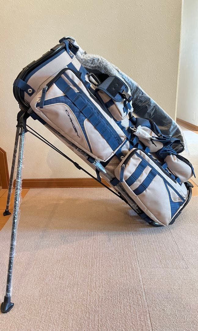OAKLEY スタンド式ゴルフバッグ 9.5型 47インチ クリーム/ネイビー
