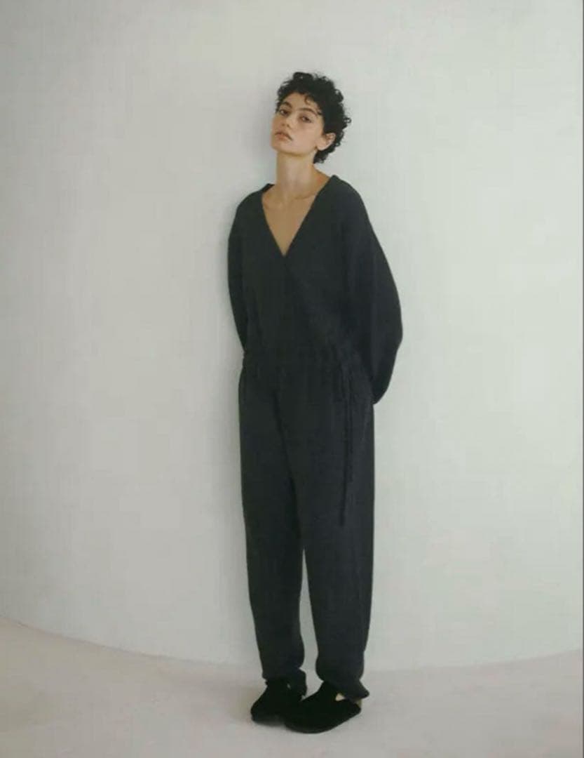 ETRĒ TOKYO Vネックニットオールインワン - GREY サイズ:S