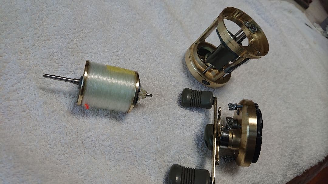 yasunakaシマノ　ベイトリール　カルカッタ400