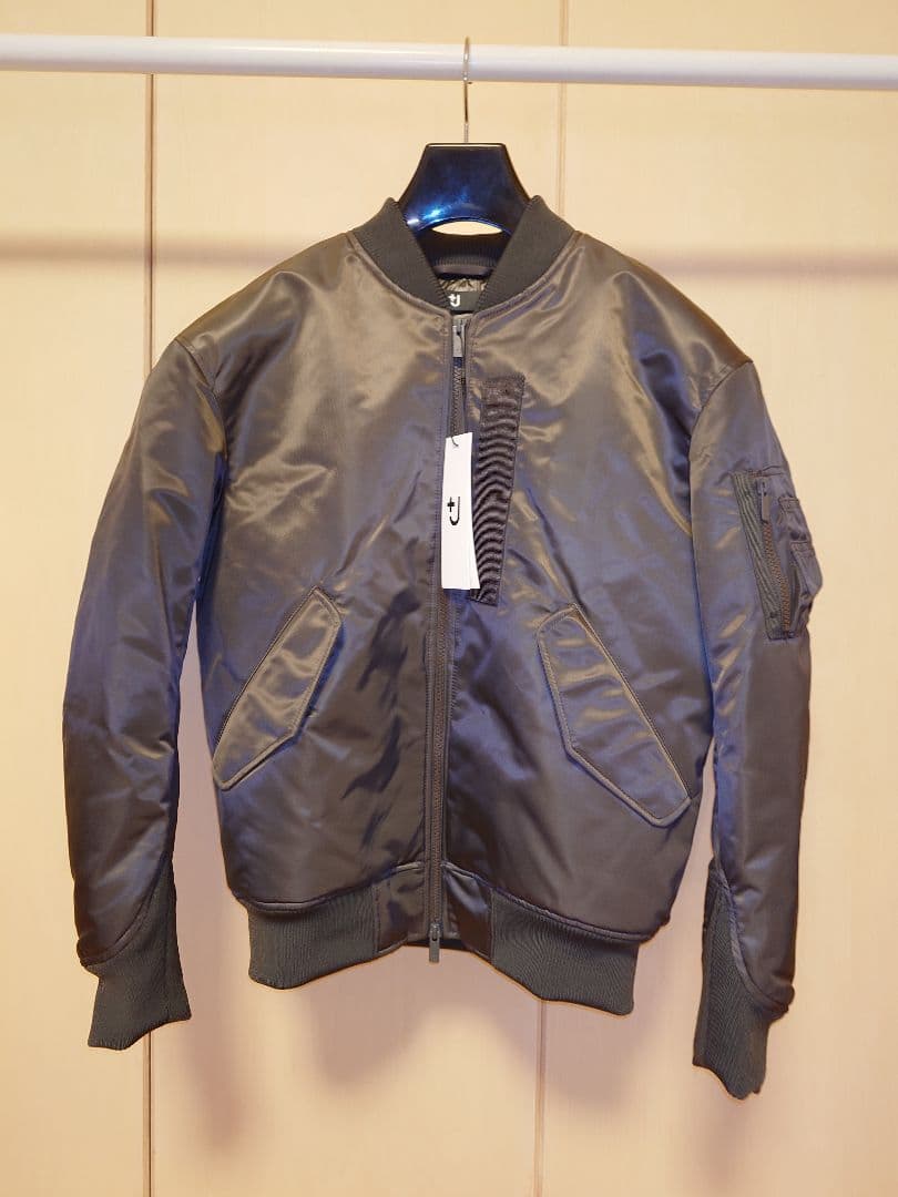 ユニクロ　+J復刻版ハイブリッドダウンオーバーサイズMA1 Sサイズ グレイ