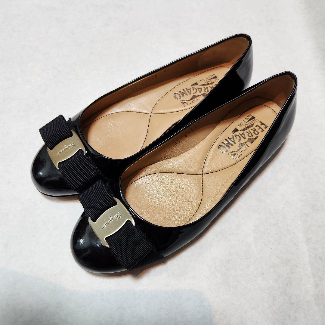 Ferragamoフェラガモ　 黒 リボン付きフラットシューズ　バレリーナ