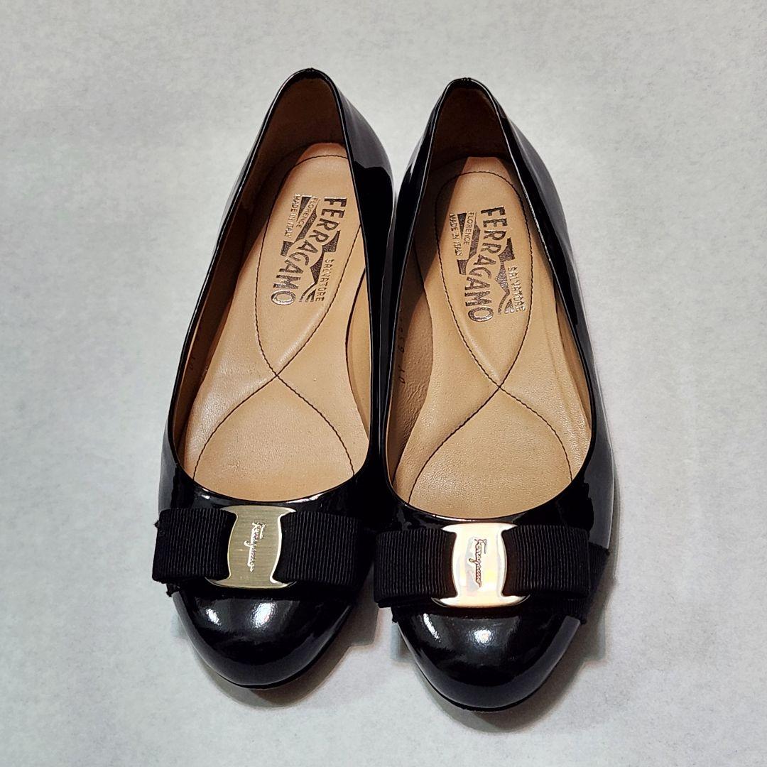 Ferragamoフェラガモ　 黒 リボン付きフラットシューズ　バレリーナ