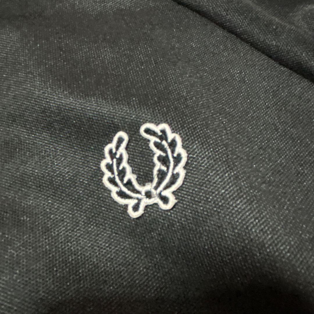 《FRED PERRY》フレッドペリー 黒 トラックジャケット ジャージ