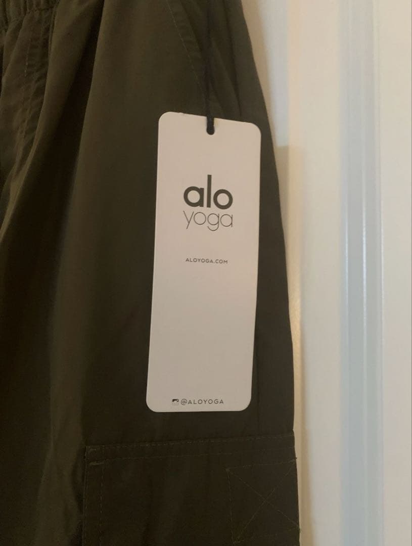 ALO YOGA アロ オリーブグリーン カーゴパンツ カーキ 定価22000円