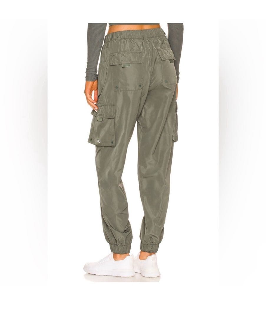 ALO YOGA アロ オリーブグリーン カーゴパンツ カーキ 定価22000円