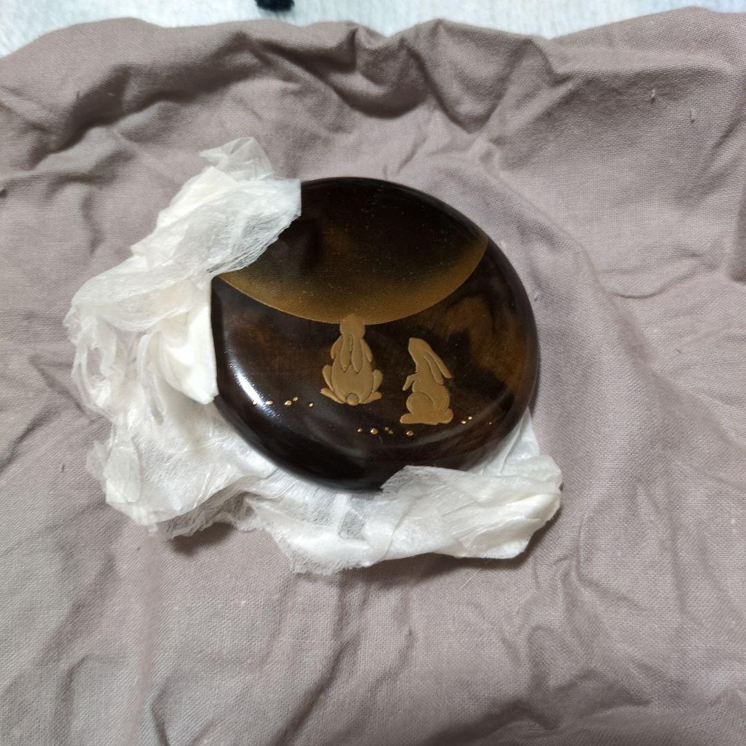 ウサギデザインの漆器香合 木箱付き