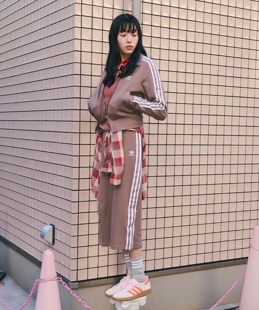 adidas ベージュ ジップアップジャケット