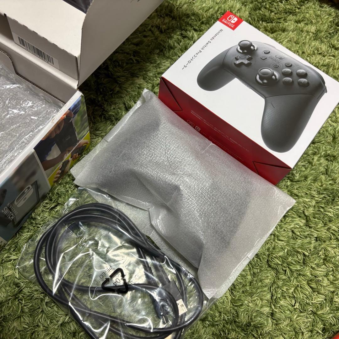 【美品】Nintendo Switch ブラック　ジョイコン付き