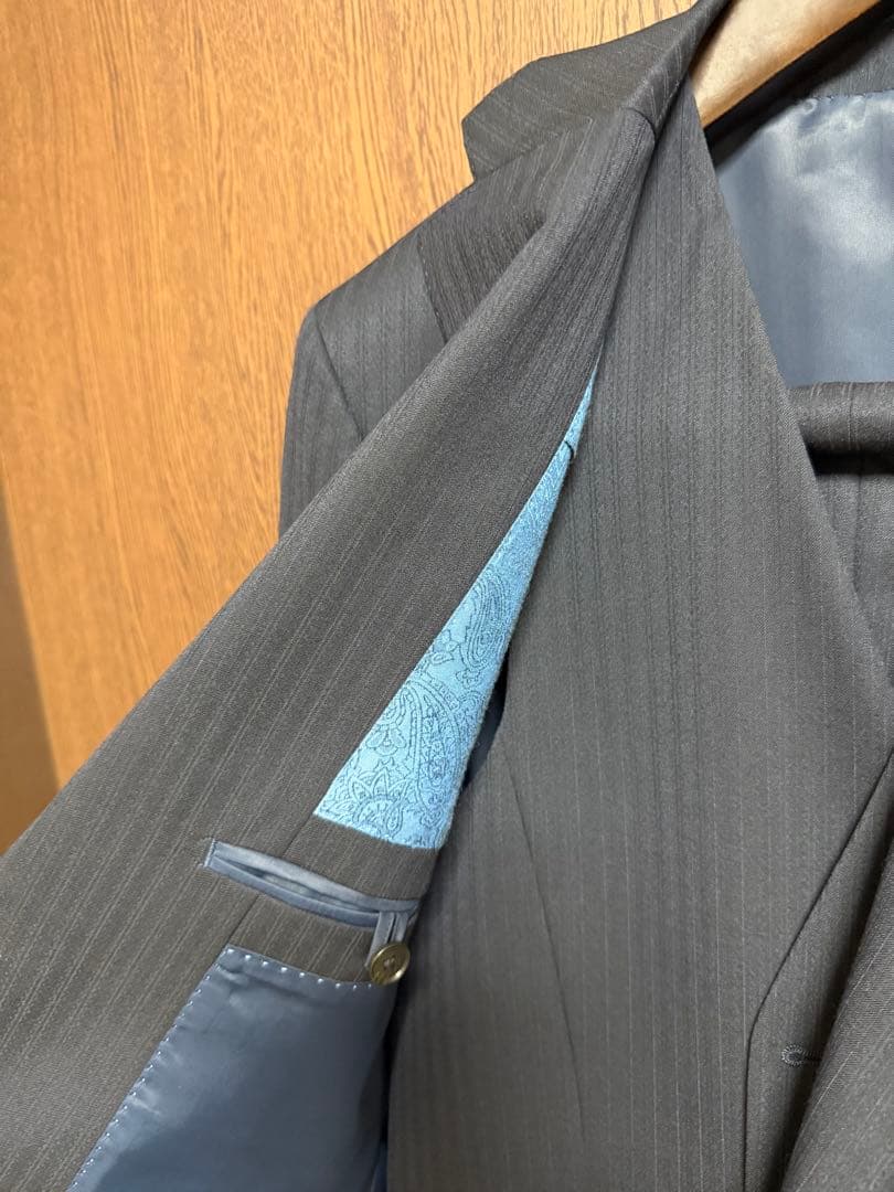 専用A7新品未使用！ネイビーシャドーストライプ3ピーススーツ！定番デザイン！