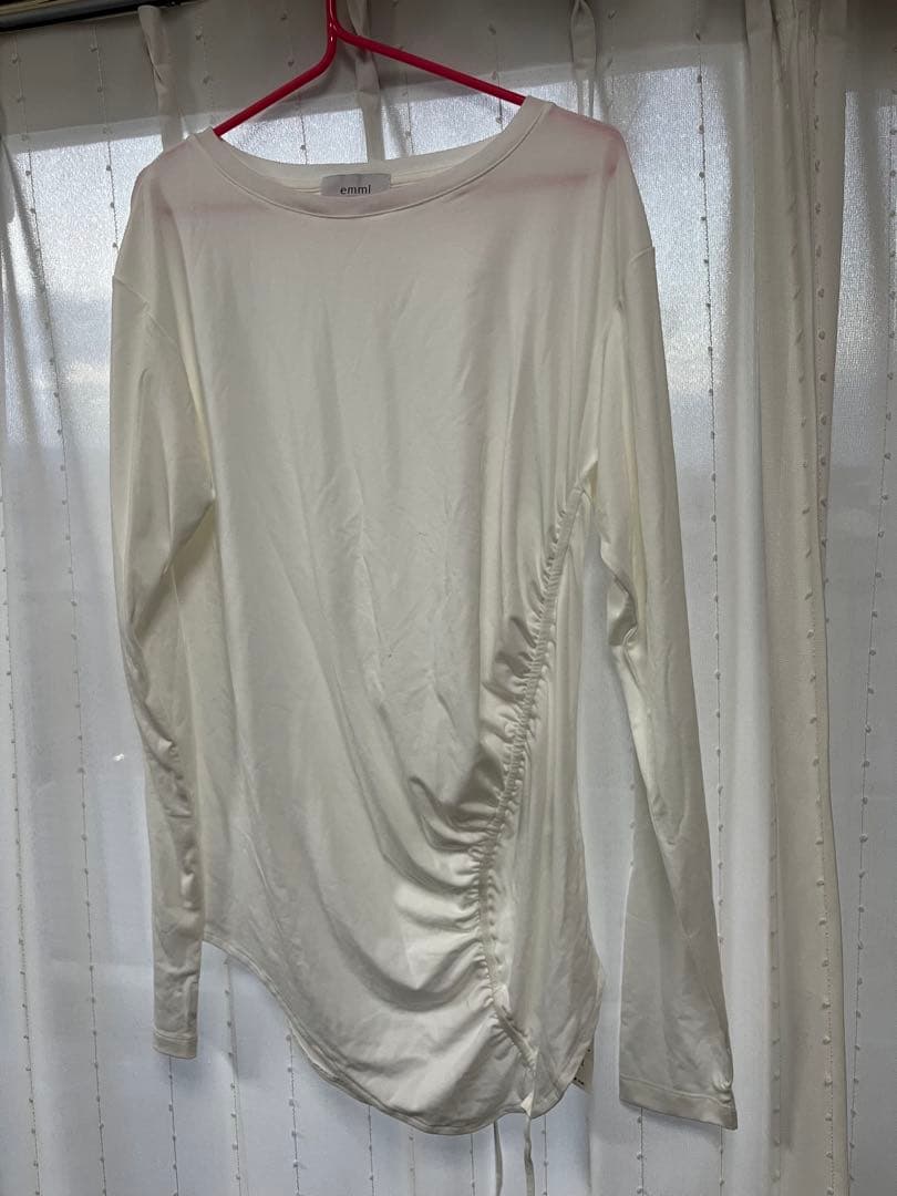 エミヨガ　トップス