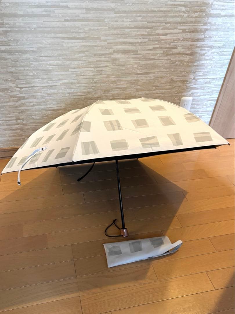 サンバリア100 3段折りたたみ傘　人気キューブ柄　グレー色
