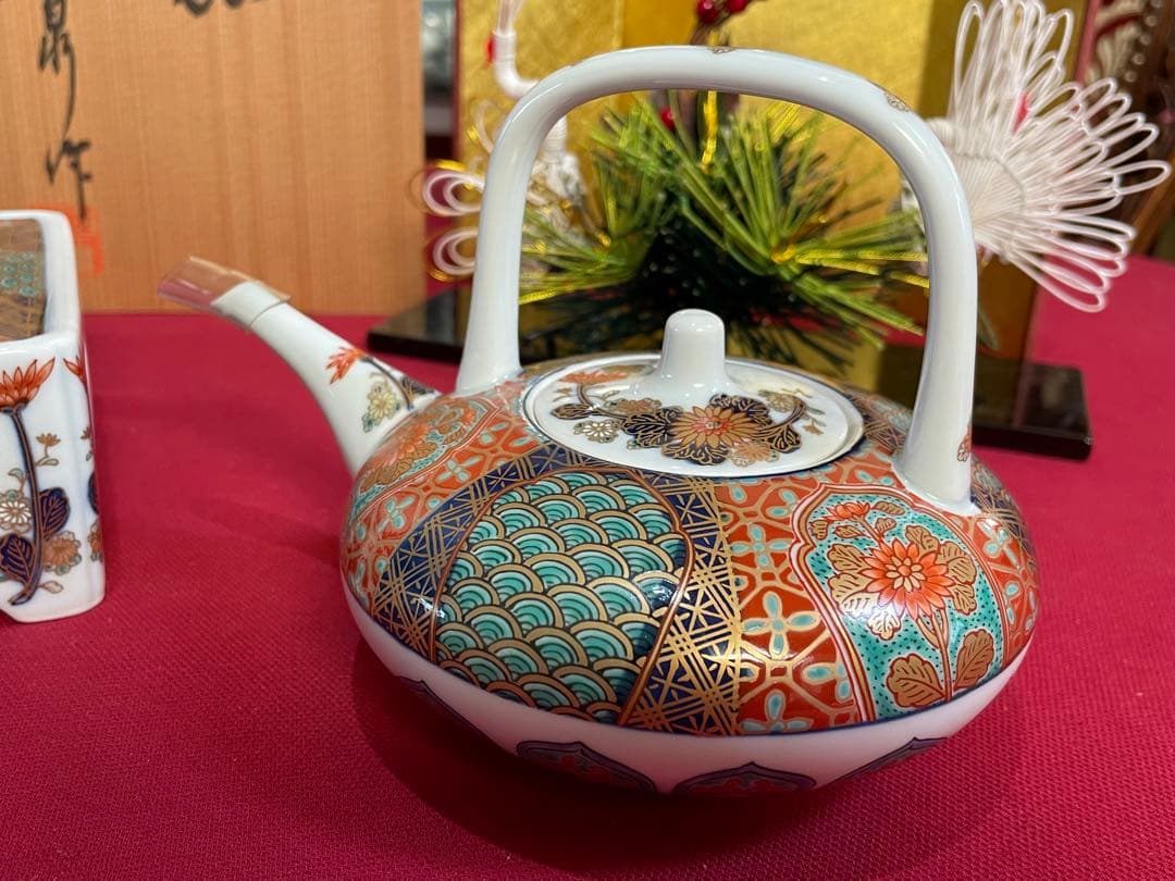 其泉作　染錦間取地紋見込菊　献上古伊万里　屠蘇器　未使用　お正月　酒器