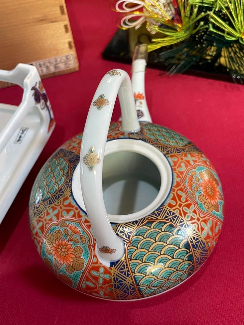 其泉作　染錦間取地紋見込菊　献上古伊万里　屠蘇器　未使用　お正月　酒器