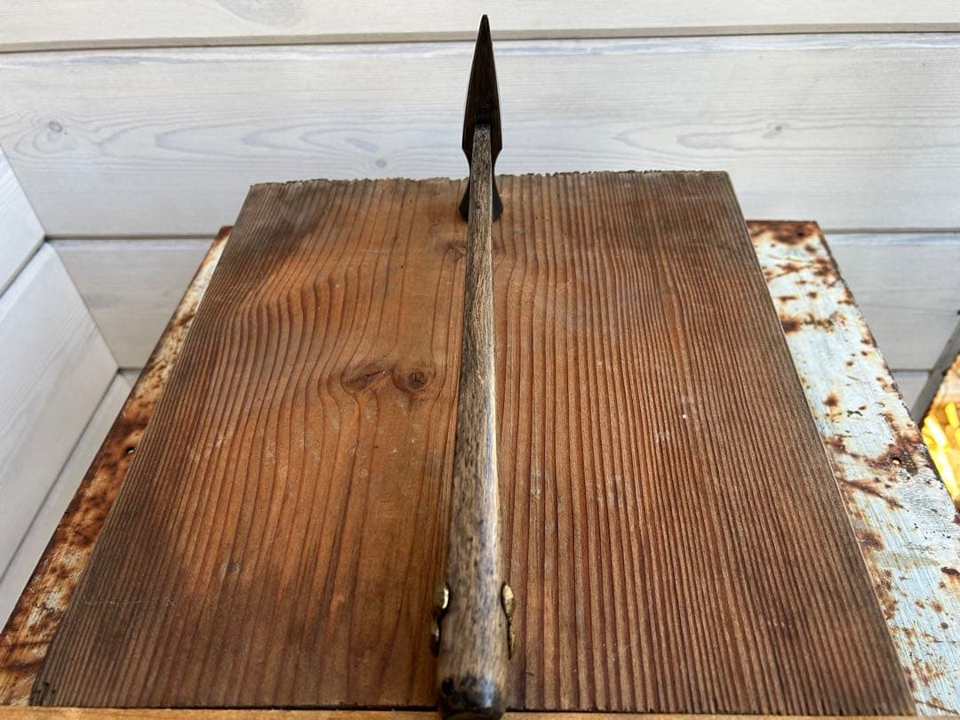 船手玄翁　墨入樫　亀鋲グリップ