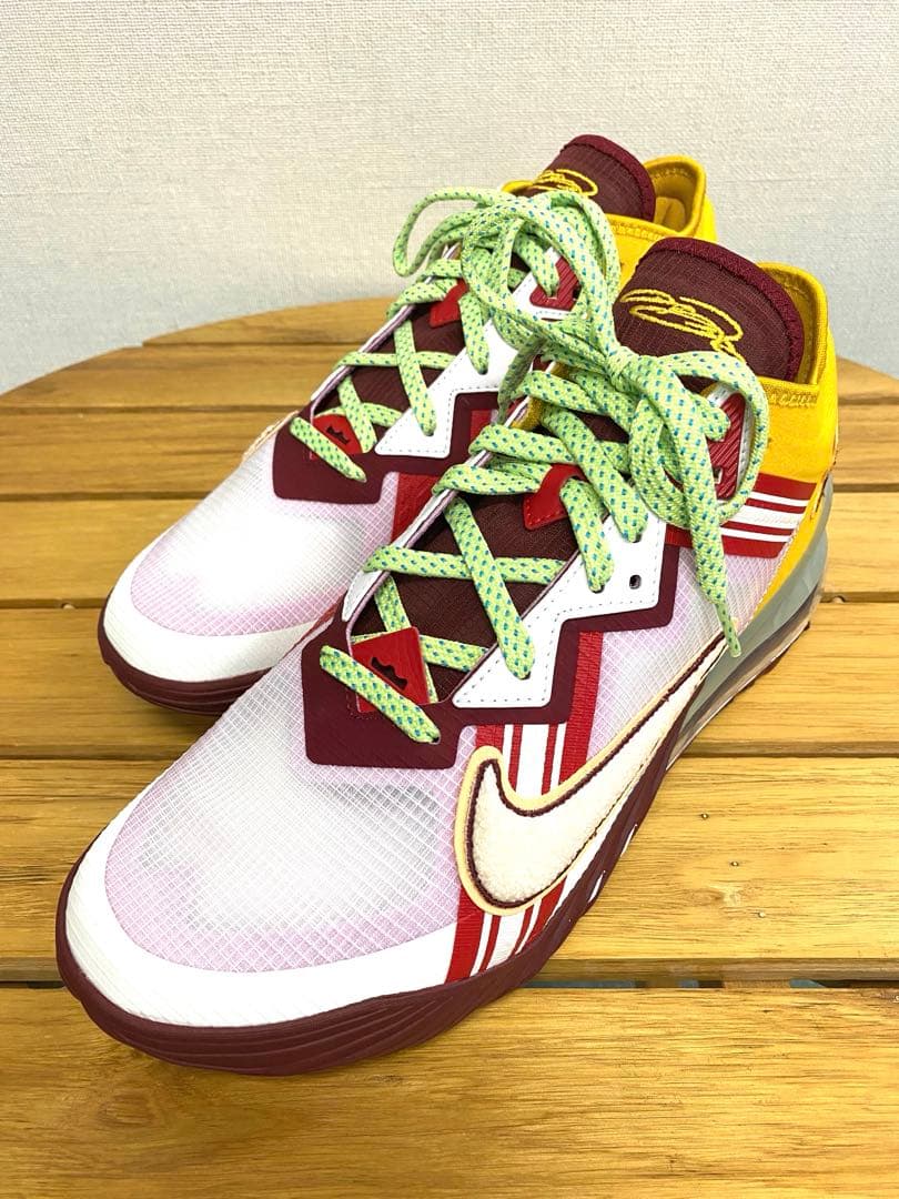 シューズ(男性用) LEBRON XVIII LOW \