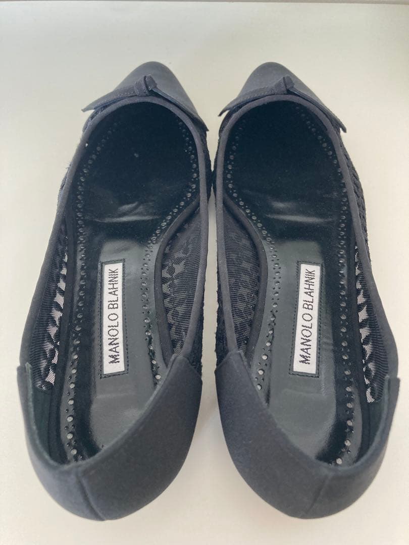 Manolo Blahnik TIAKALA レースフラットパンプス　ブラック