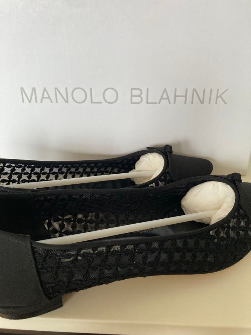 Manolo Blahnik TIAKALA レースフラットパンプス　ブラック
