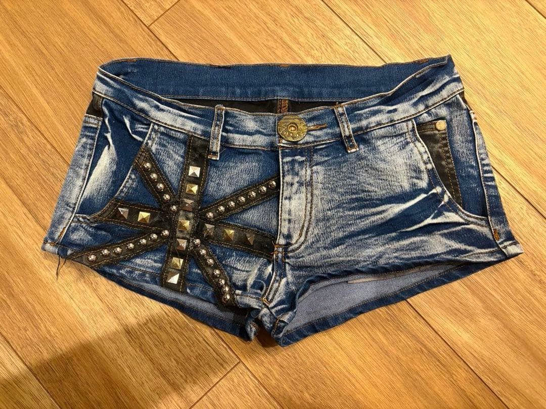 d.i.a デニムショートパンツ スタッズ付き Sサイズ