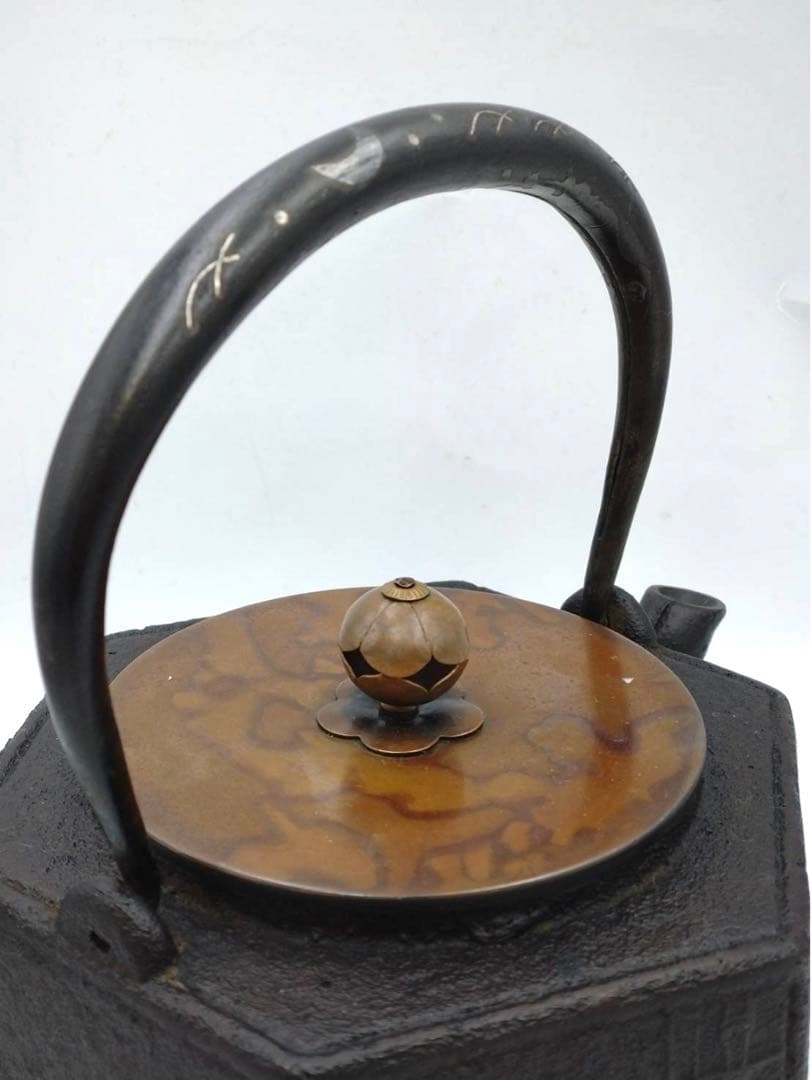 鉄瓶 六角形 草花梅絵図 取っ手 装飾有り