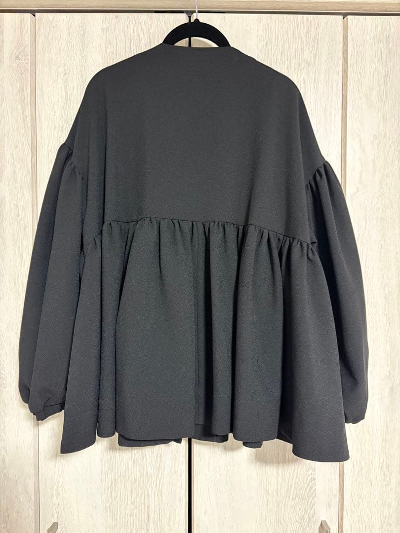 YOIHI フリルギャザージャケット　ブラック