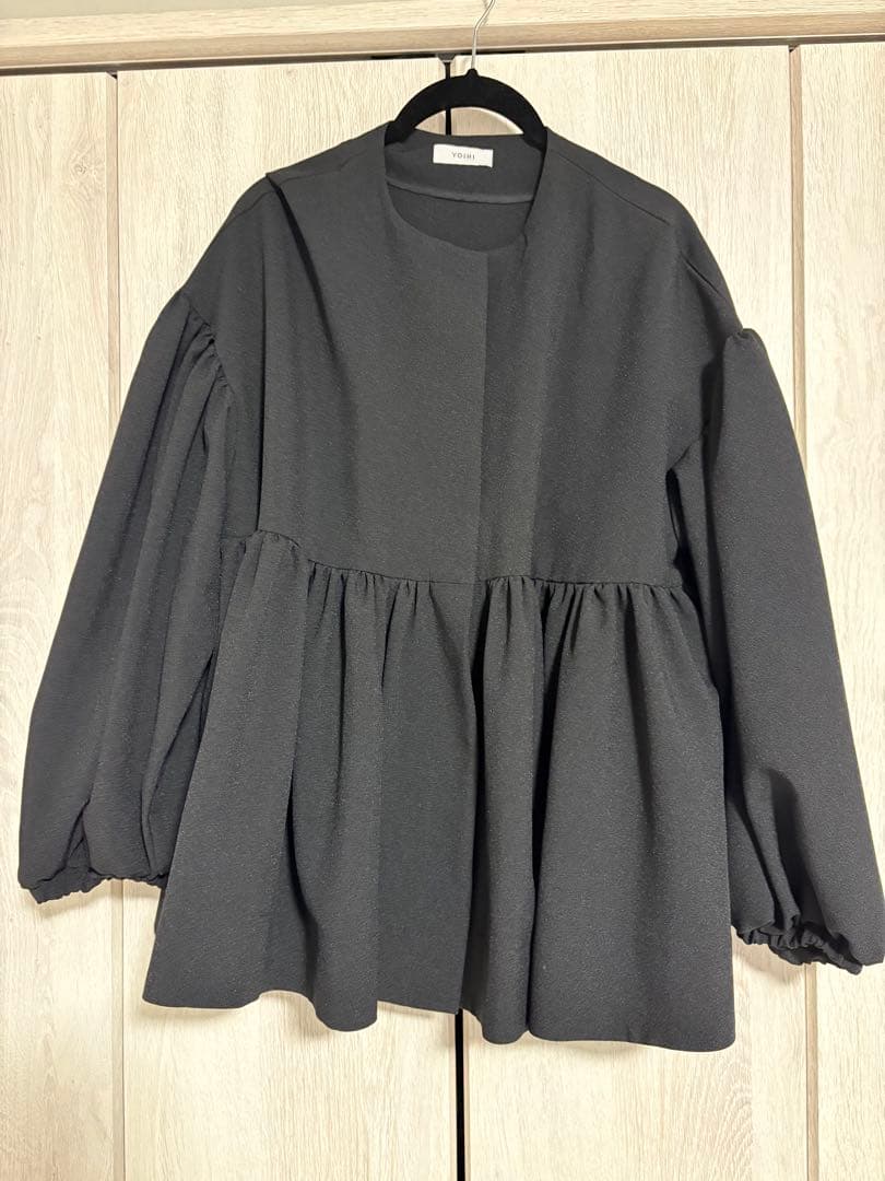 YOIHI フリルギャザージャケット　ブラック