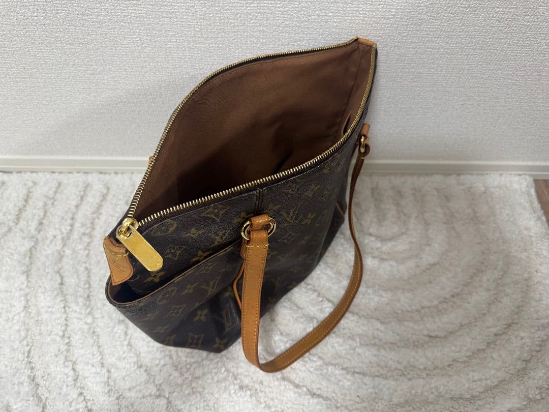 LOUIS VUITTON（ルイ・ヴィトン）