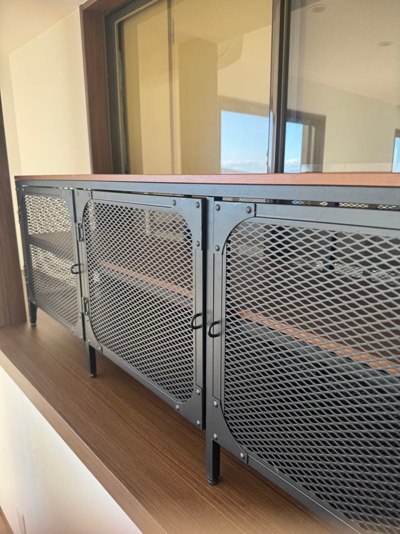 IKEA テレビ台 フィエルボ FJÄLLBO アイアン製ボードインダストリアル