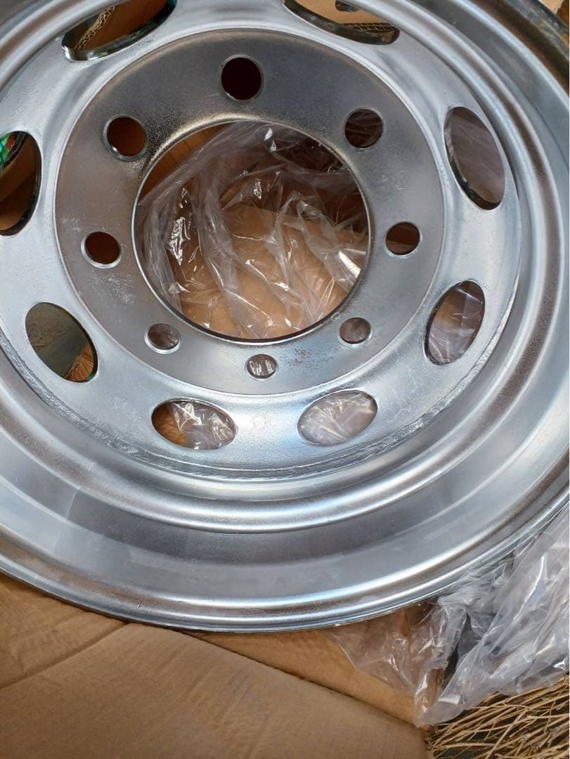 大型メッキホイール低床8穴フロント6.75×19.5 新品未使用1本撮影用に開封