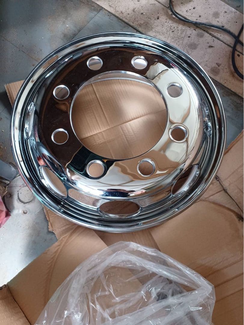 大型メッキホイール低床8穴フロント6.75×19.5 新品未使用1本撮影用に開封