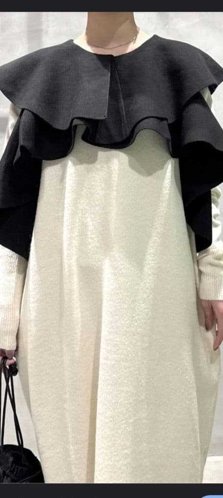 ヘリンドットサイ ラッフル ニット ドレス　フリル　バイカラー　ワンピース