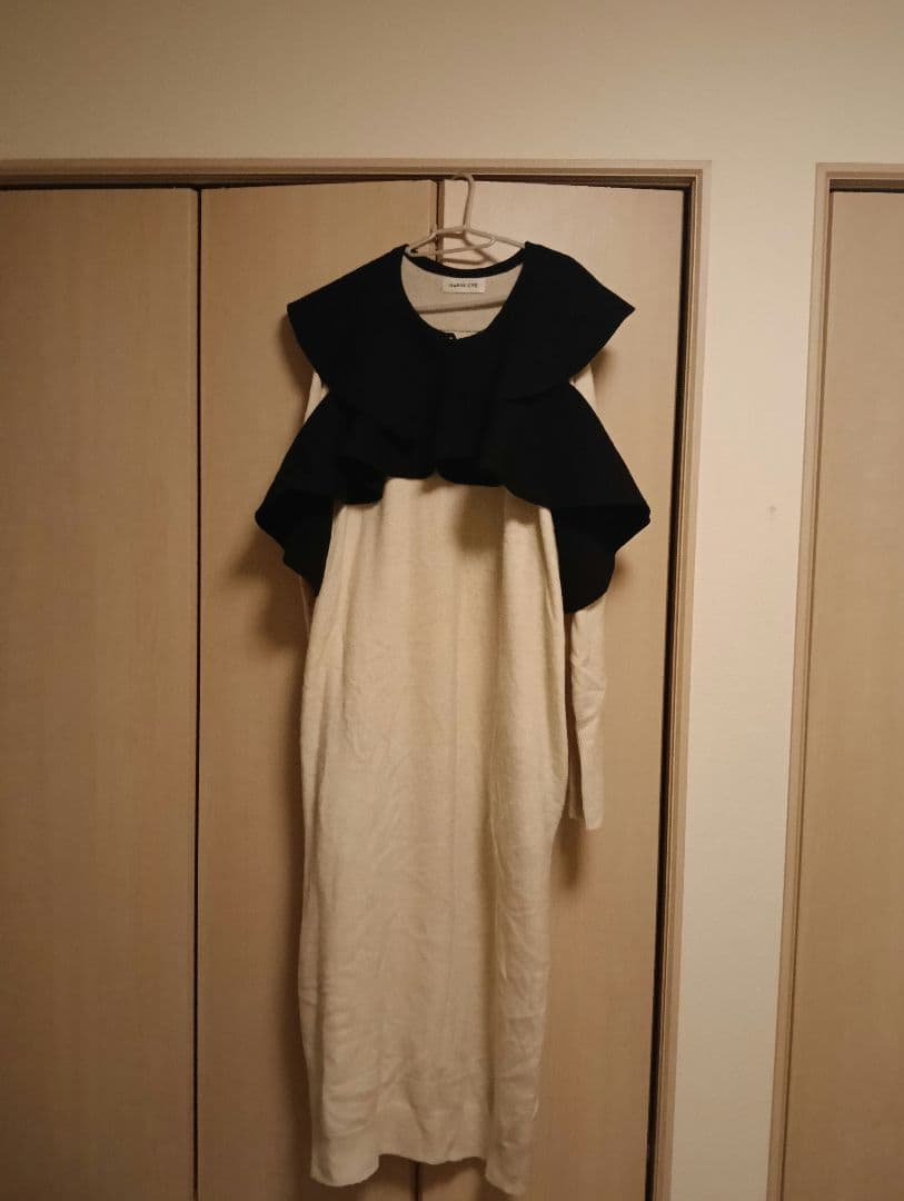 ヘリンドットサイ ラッフル ニット ドレス　フリル　バイカラー　ワンピース