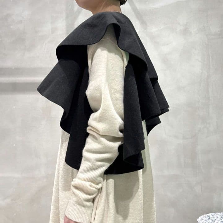 ヘリンドットサイ ラッフル ニット ドレス　フリル　バイカラー　ワンピース