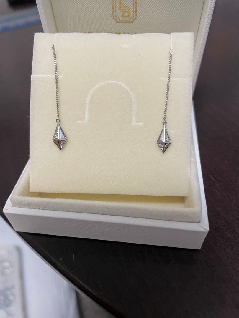 4℃ K10WGダイヤモンドアメリカンピアス