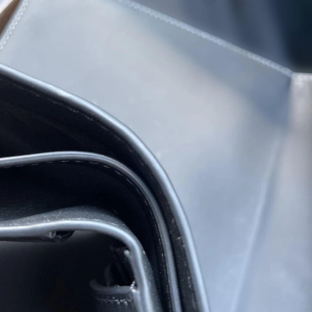 新品　定価55,000円　COACH ブラック　二つ折り財布 エンボス加工