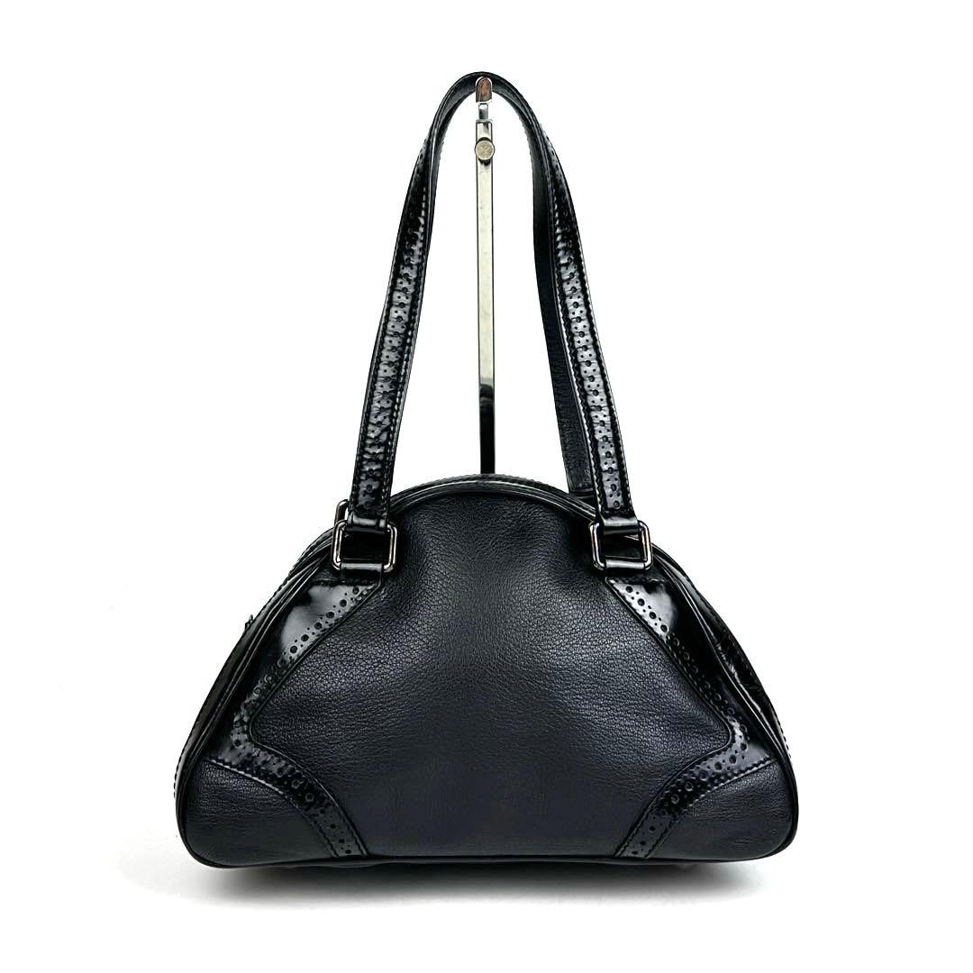 【美品】セリーヌ　ショルダーバッグ　トリオンフ　フリンジ　パンチング　レザー　黒