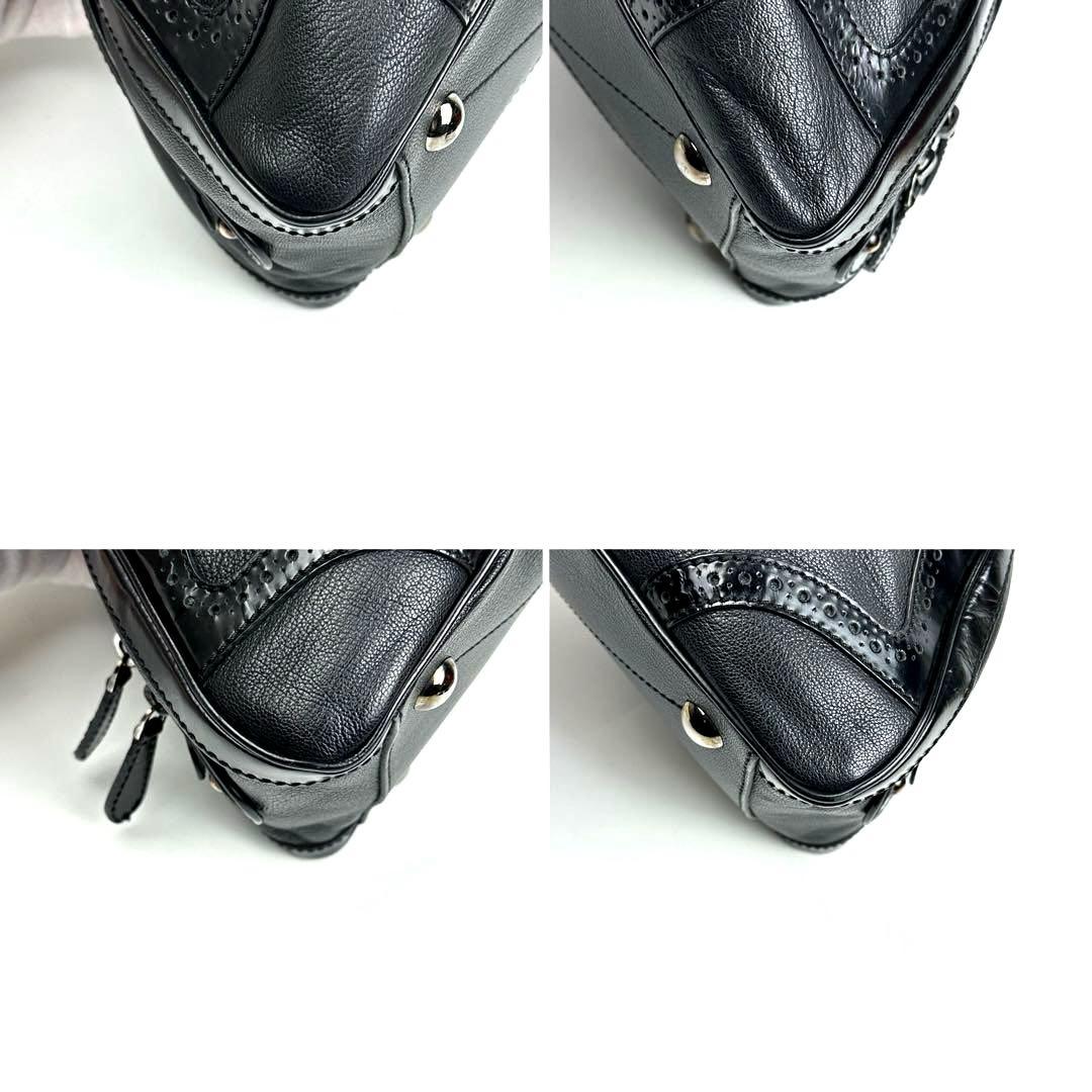 【美品】セリーヌ　ショルダーバッグ　トリオンフ　フリンジ　パンチング　レザー　黒