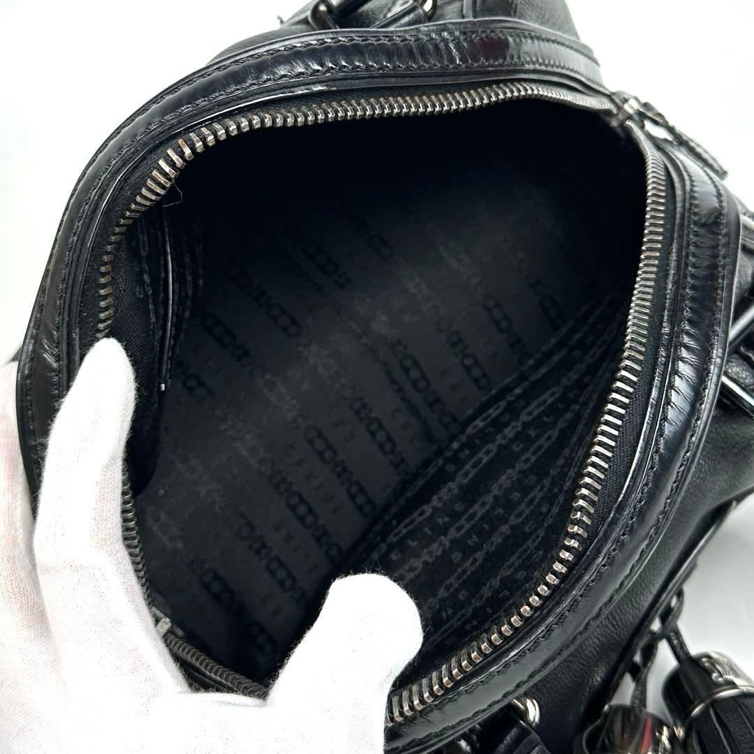 【美品】セリーヌ　ショルダーバッグ　トリオンフ　フリンジ　パンチング　レザー　黒