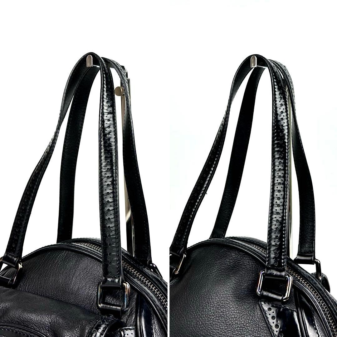 【美品】セリーヌ　ショルダーバッグ　トリオンフ　フリンジ　パンチング　レザー　黒