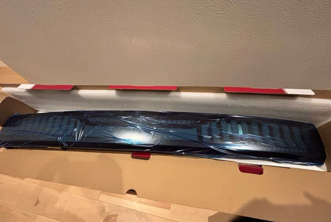 Valenti テールランプ　ライトスモークブラッククローム90ノアヴォクシー