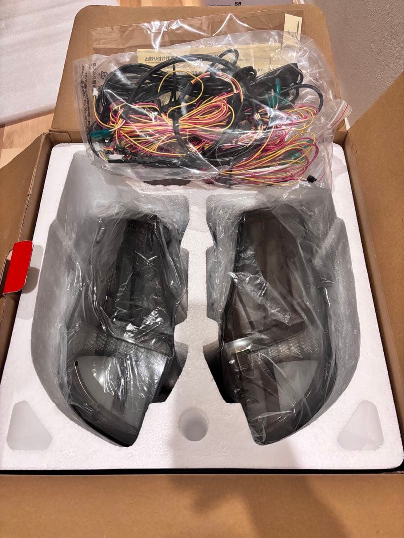 Valenti テールランプ　ライトスモークブラッククローム90ノアヴォクシー