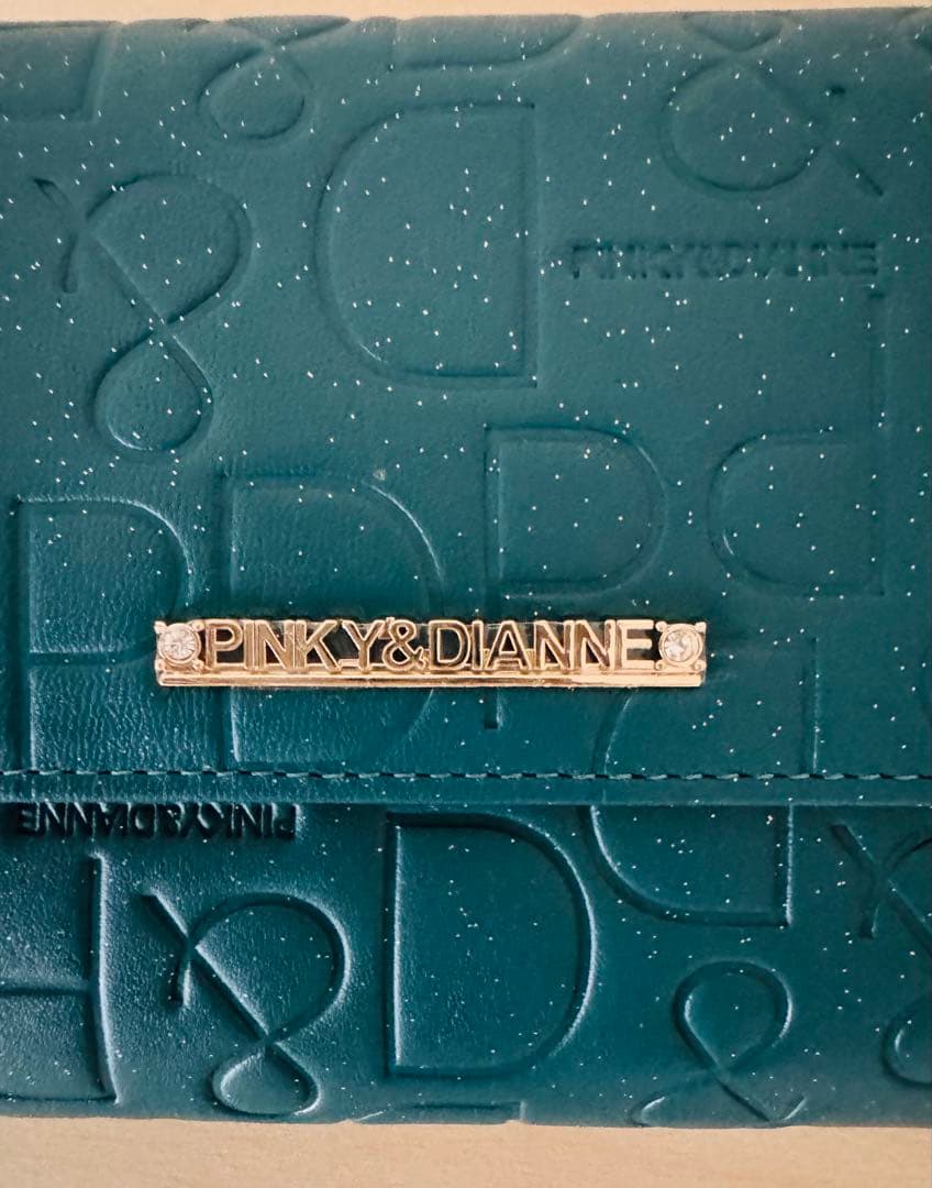 新品☆PINKY&DIANNE カヌレ かぶせ長財布☆緑☆大容量カード収納付き