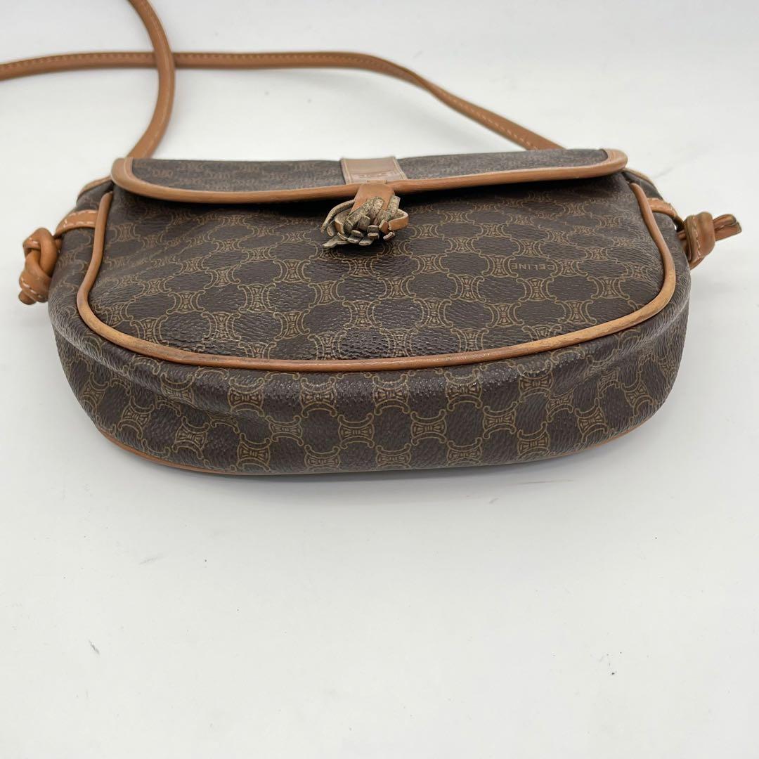 CELINE ショルダーバッグ 斜めがけ マカダム柄 トリオンフ タッセル