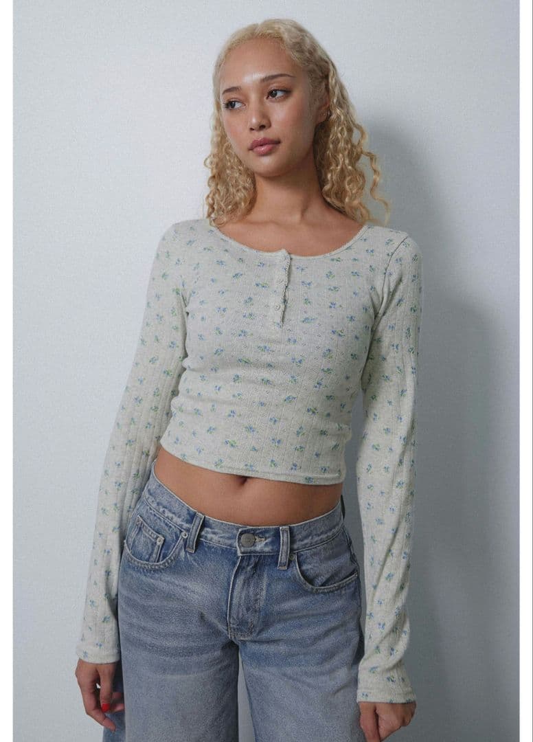 ALEXIA STAM 完売商品！ヘンリーネックフローラルロングスリーブT