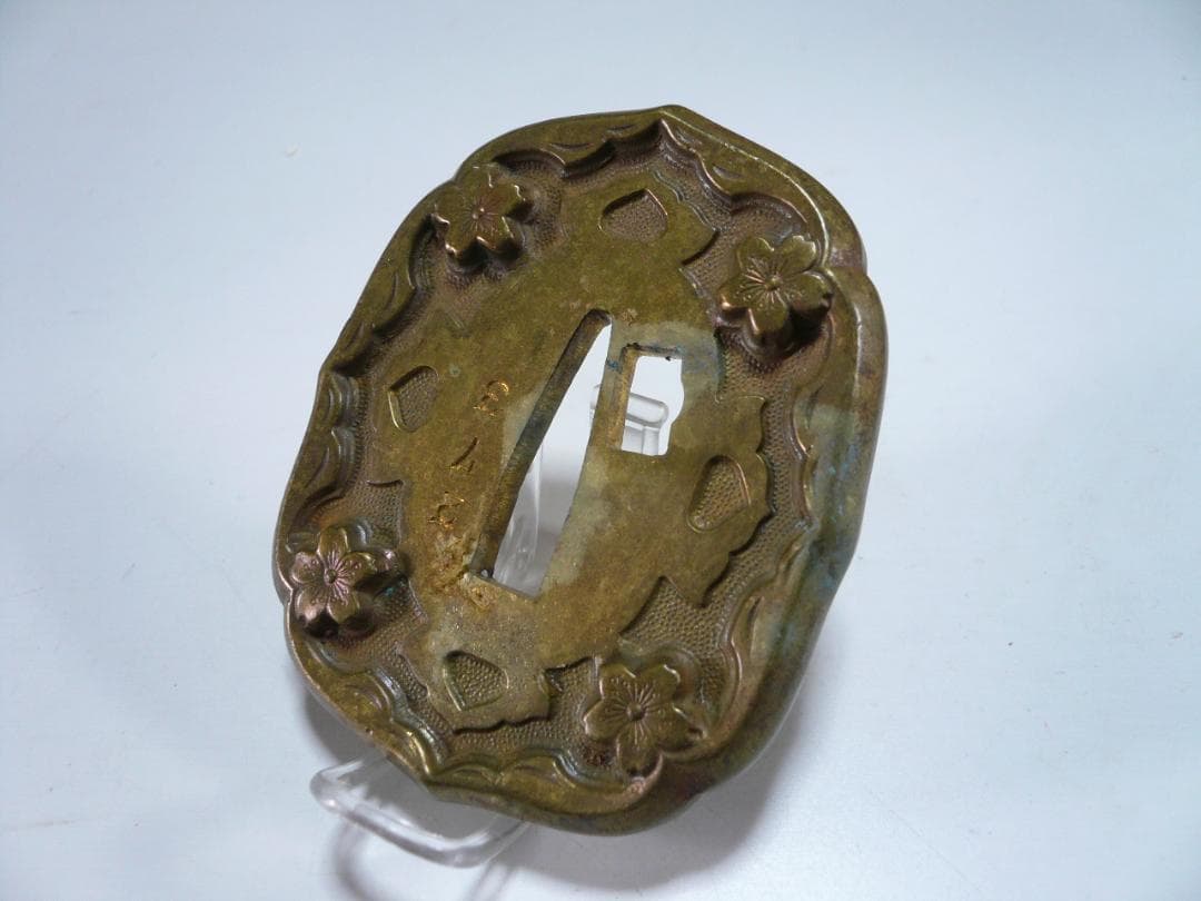 軍刀 鍔 旧日本軍 刀装具 時代物 刻印 日本刀 士官 指揮刀 将校 儀礼刀