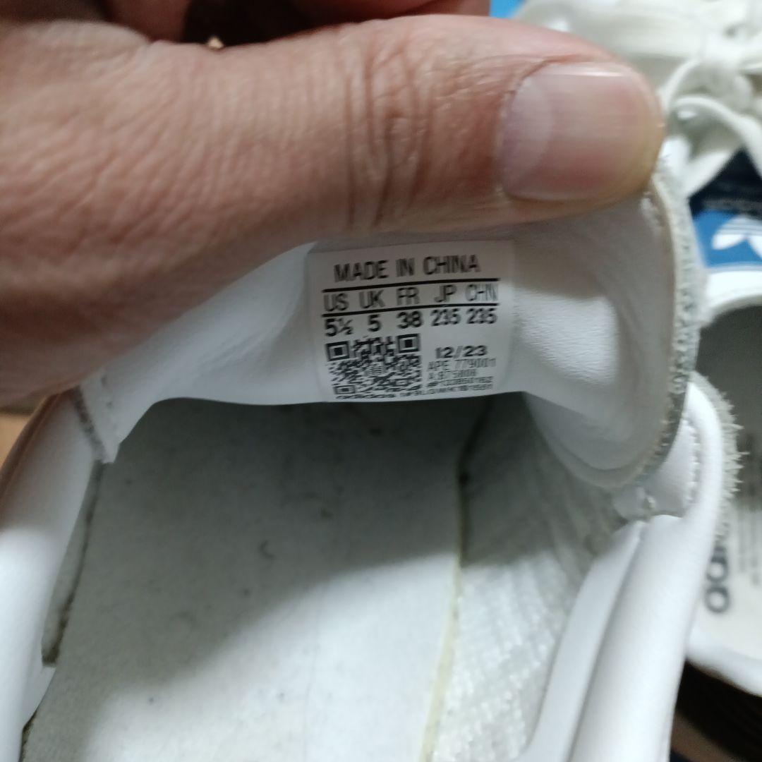 アディダスSAMBAホワイト