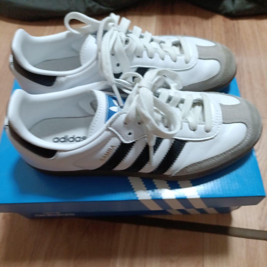 アディダスSAMBAホワイト