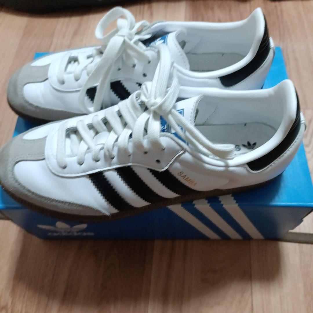 アディダスSAMBAホワイト