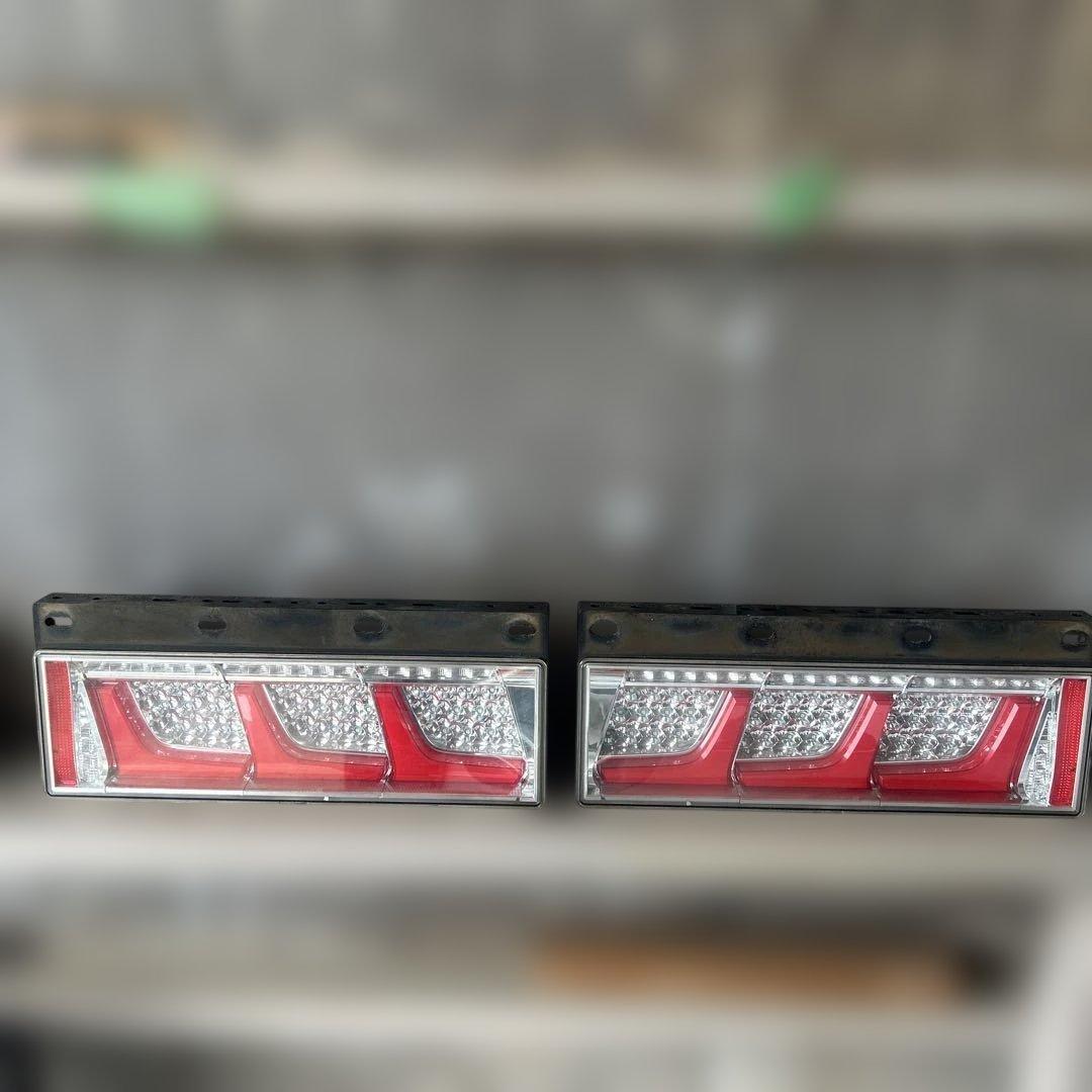 テールランプ 赤/クリア 2個セット3連